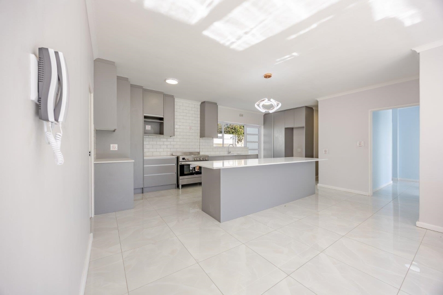 4 Bedroom Property for Sale in Zeekoevlei Western Cape